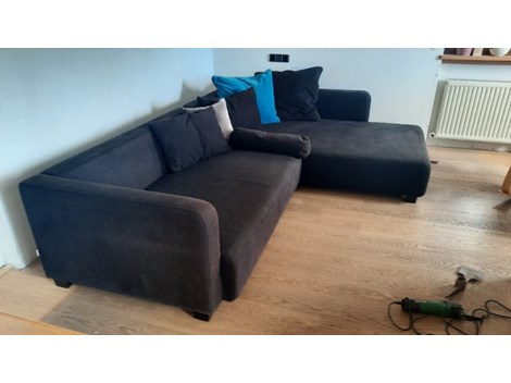 Große Couch schwarz