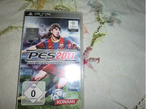 Ich biete billiges psp spiel pes2011