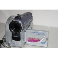 Sony Handycam DCR-DVD200E 2