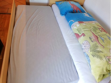 Einzelbett mit ausziebarem Notbett